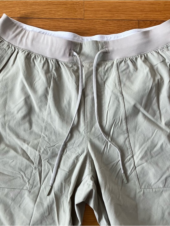 Lululemon Beige Workout Athleisure License To Train Shorts XL Extra Large - Picture 3 of 13